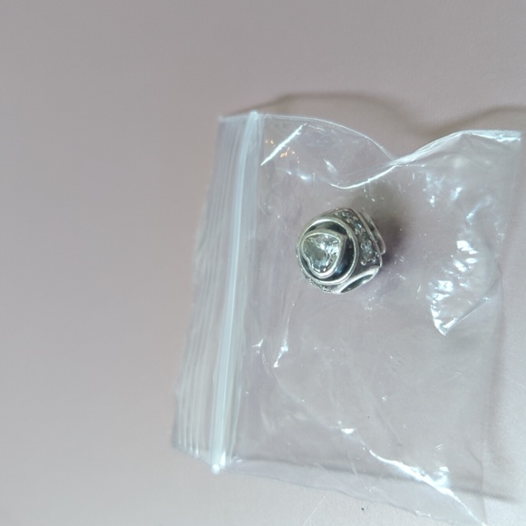 Pandora Elevated Heart Charm - Picture 11 of 11